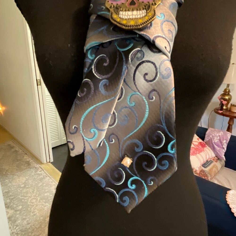 Restyled Women’s Tie with Turquoise Bedazzled Skull Necklace - Picture 4 of 12